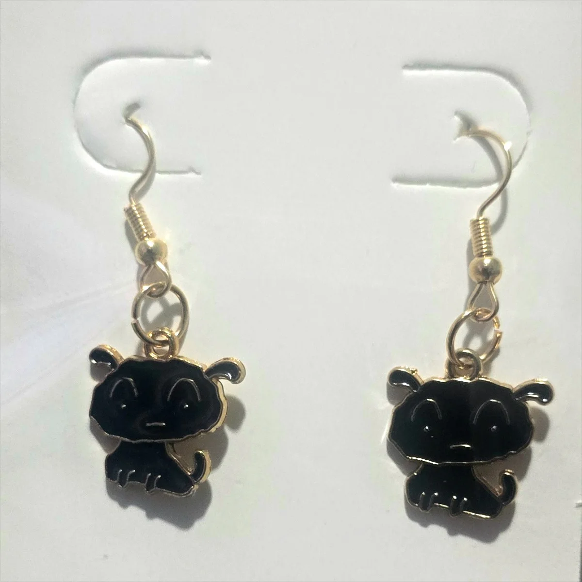 Aretes de perrito negro