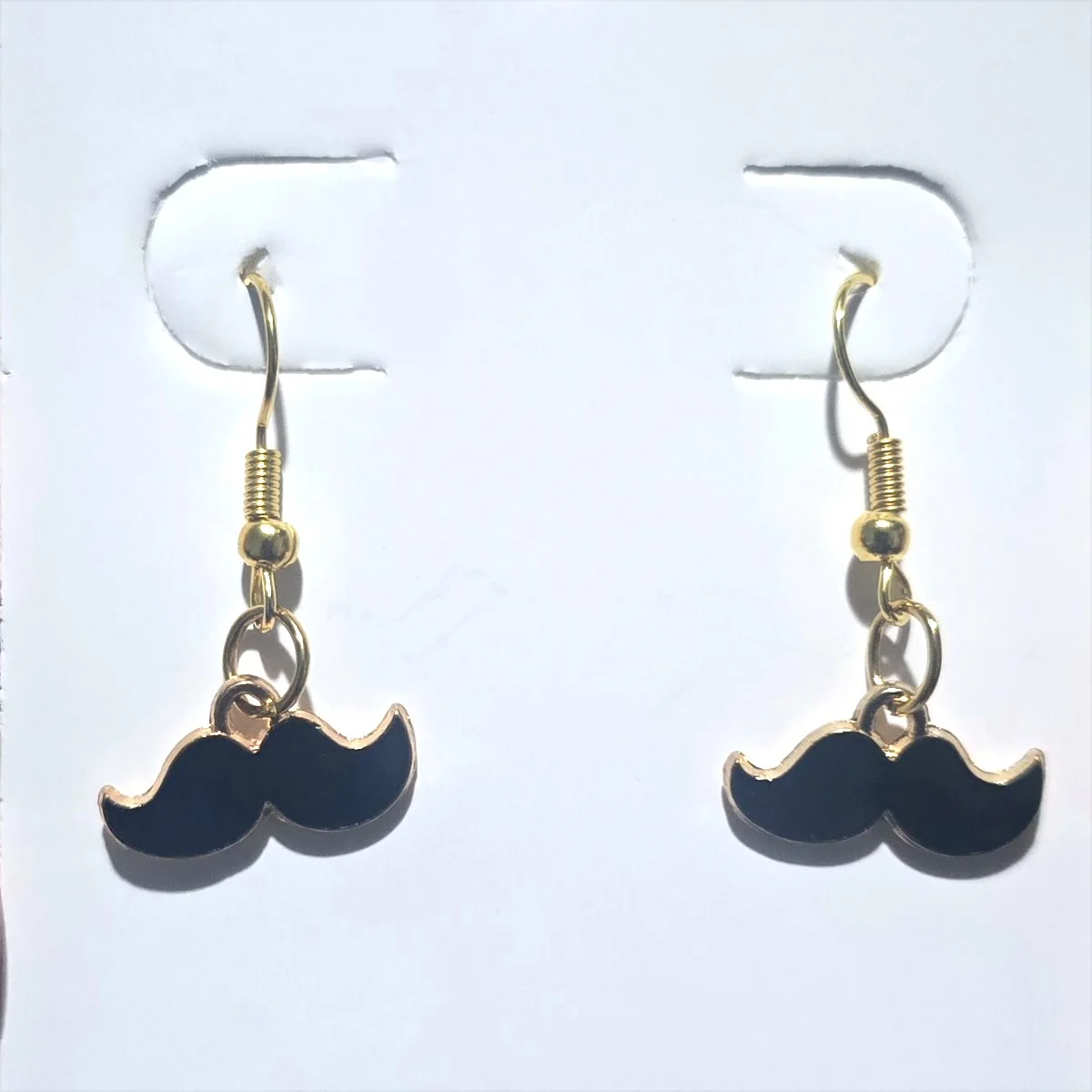 Aretes de bigote