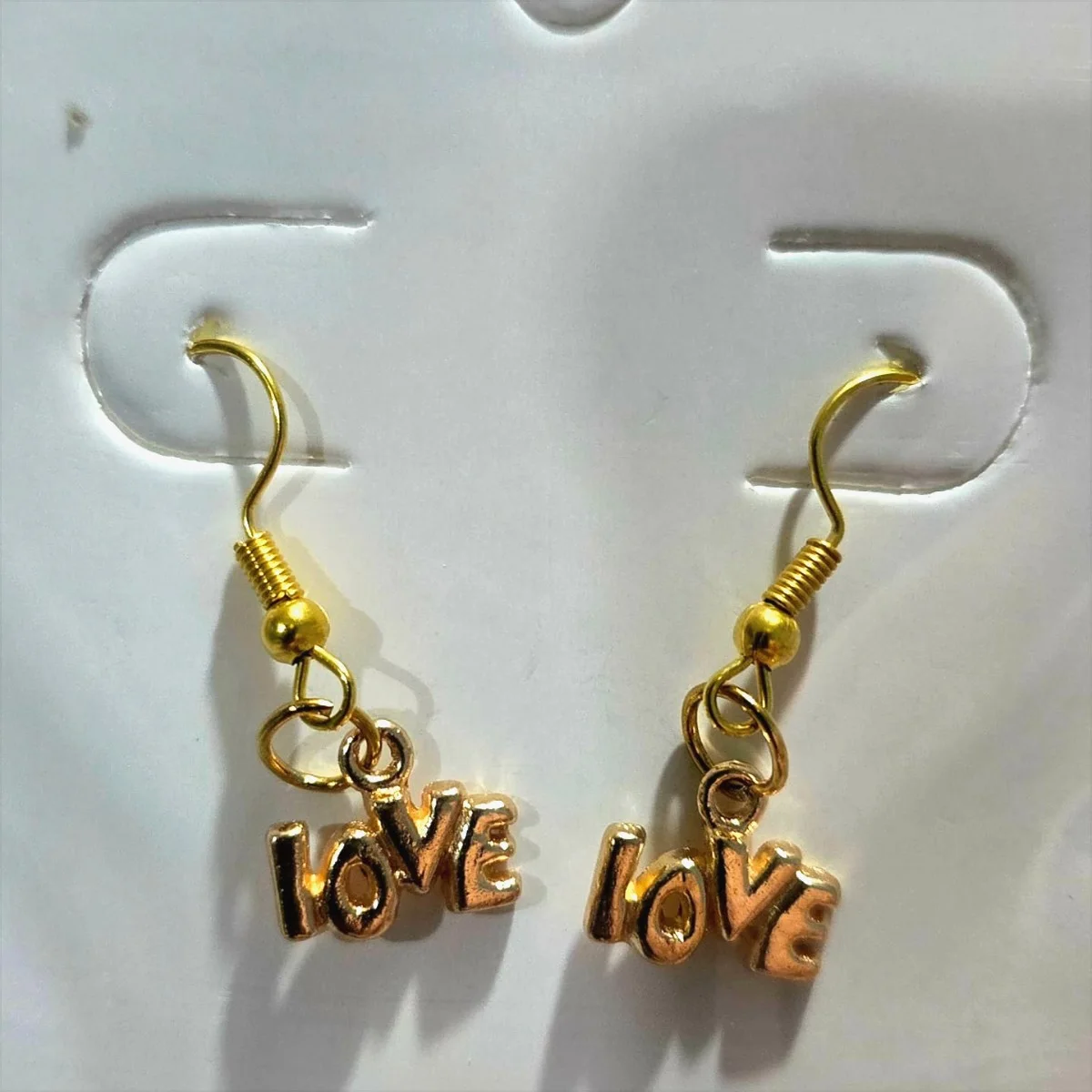 Aretes Love